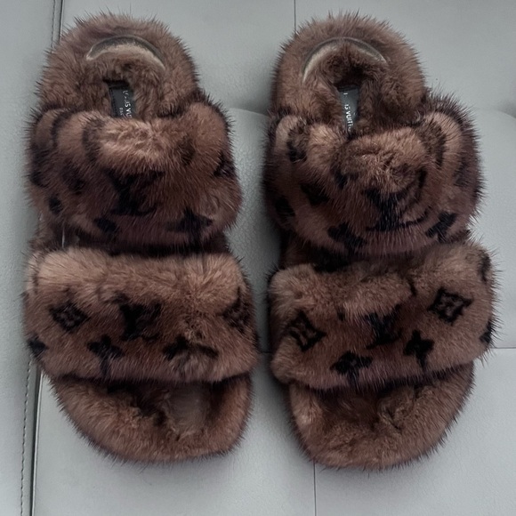 Louis Vuitton mink fur slides women’s - Picture 4 of 9